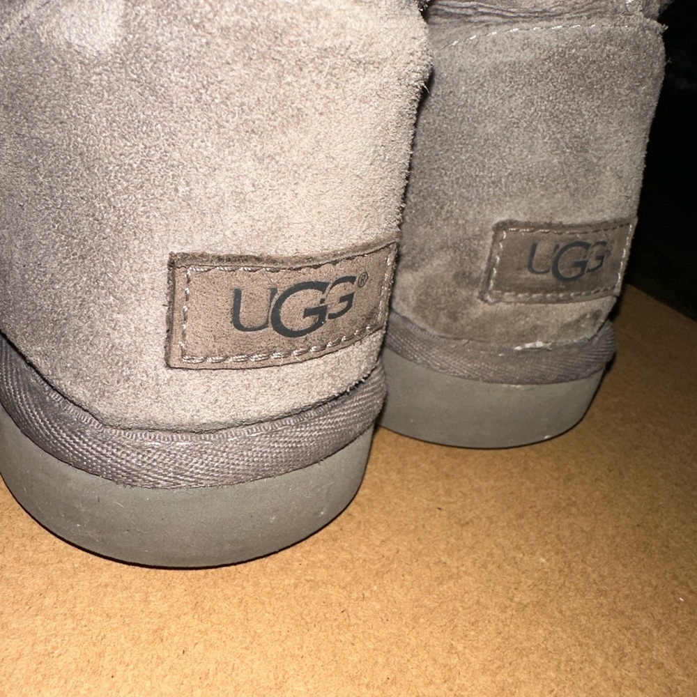 Grey Uggs (USED)